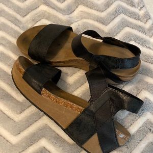 Size 9 Pierre Dumas Wedges